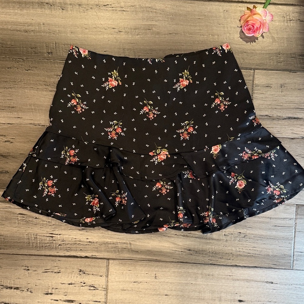 NWOT, Forever 21 Floral Black Skirt